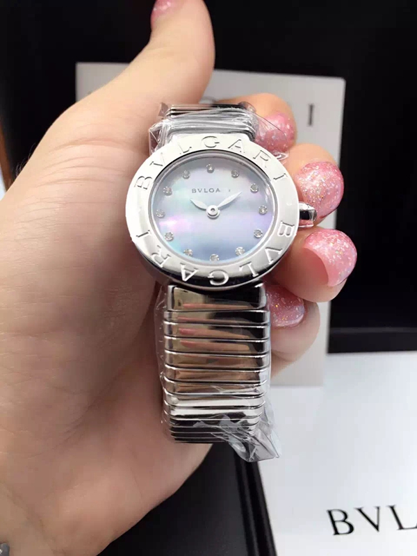 ブルガリ時計正面デザイン